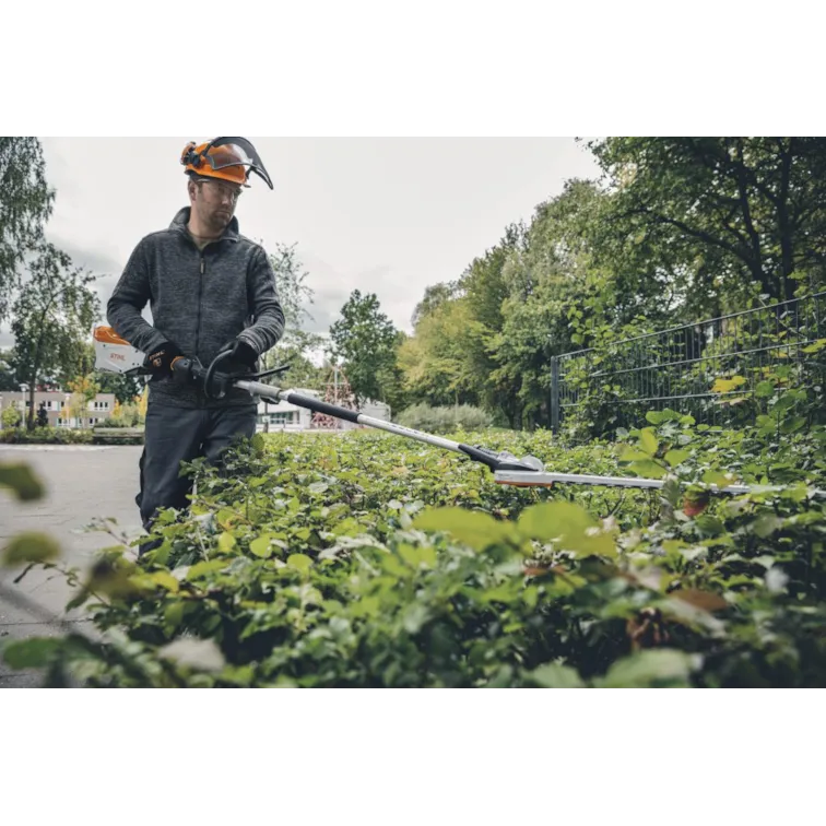 STIHL Akku KombiMotor KMA 135 R Set 2x AP 300 S + AL 301