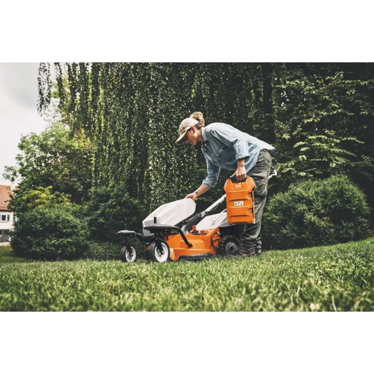 STIHL Akku Rasenmäher RMA 765 V Set AR 3000 + AL 500