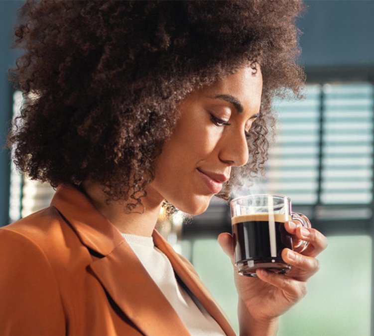Philips Kaffeevollautomat SilentBrew Serie 5500 EP5547/90 LatteGo Schwarz verchromt