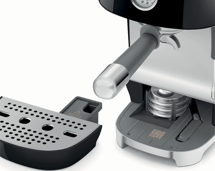 Smeg - Siebträgermaschine ECF03BLEU - Schwarz mit Cold Brew-Funktion