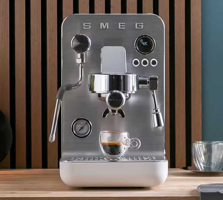 Smeg Espressomaschine Mini Pro weiss EMC02WHMEU